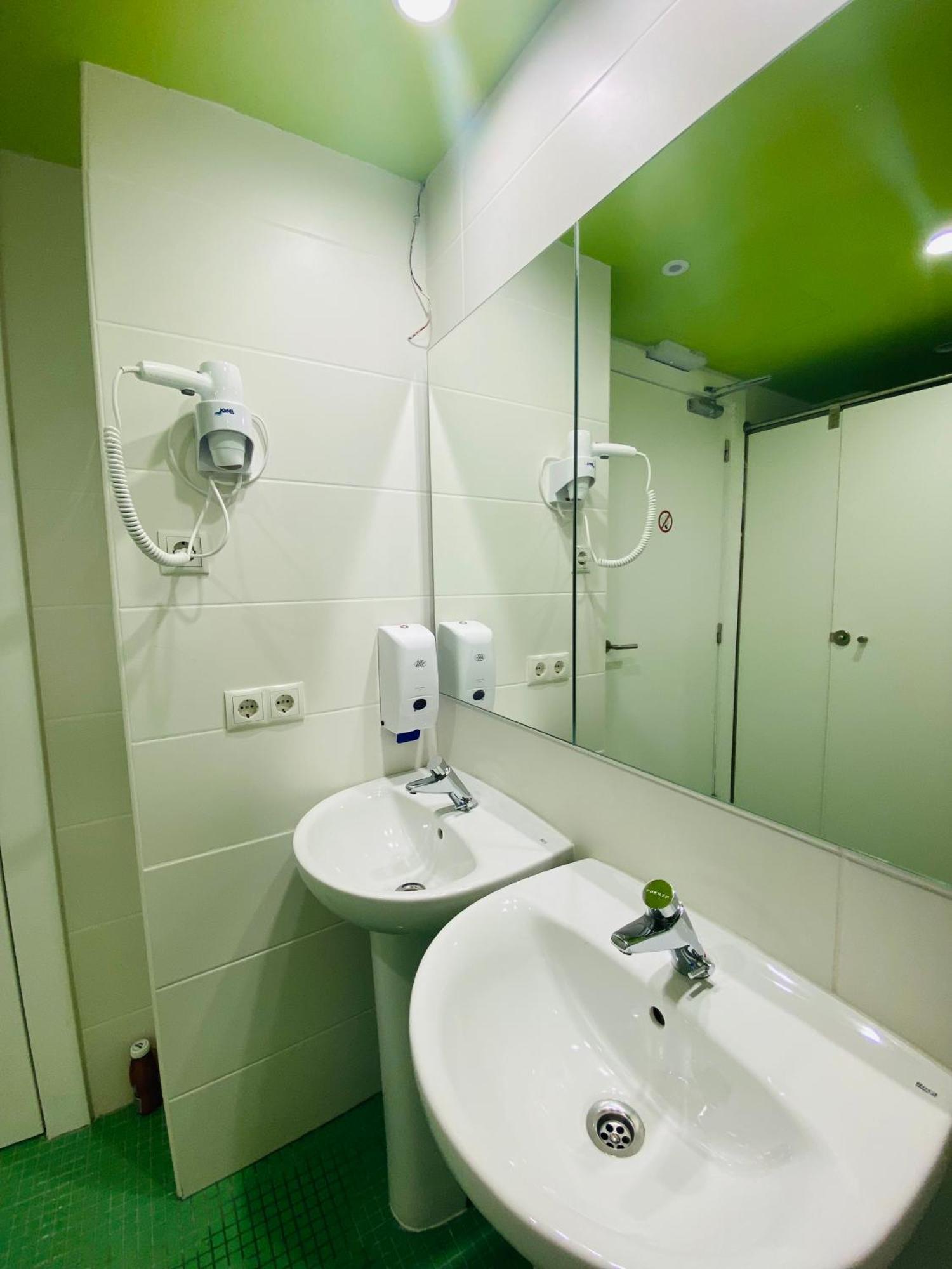 אל ארנל We Street Hostel - El Arenal-Albergue Juvenil מראה חיצוני תמונה